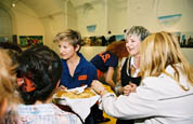 Brot�bergabe, Elena Velikova, BG, Foto: G. Lukacsek, 2004